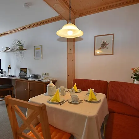 Gaestehaus Bergfrieden, Eva 아파트 *