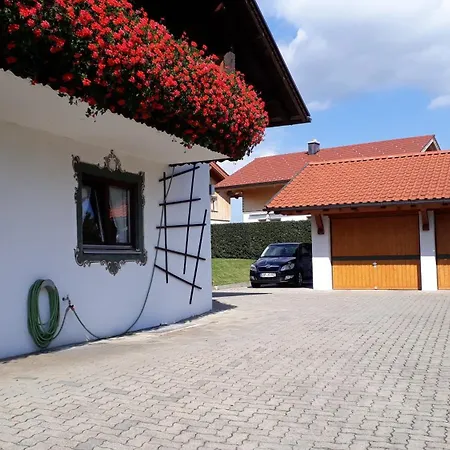 Gaestehaus Bergfrieden, Eva 公寓 Bayersoien